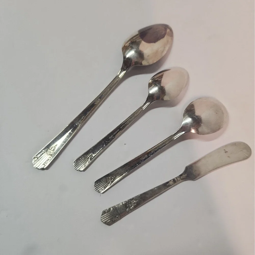 Wm A Rogers Oneida Harmony Pattern 1938 Silverplate Set x 4 Pieces VTG